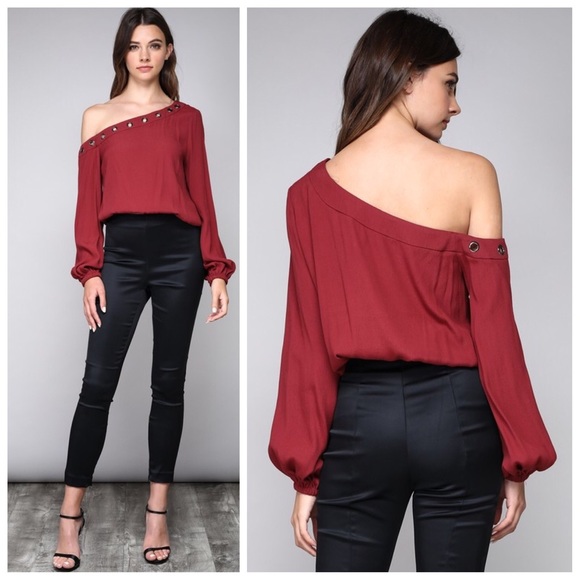 018 NEW Red off should grommet detail blouse small - Picture 2 of 2